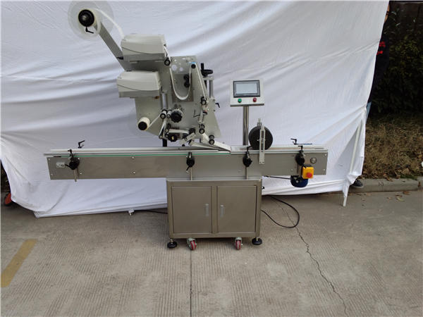 Automatisk mærkatplanmærkemaskine til flad flaske 