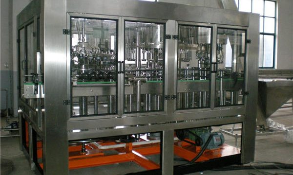 Automatisk fyldemaskine med glasflaske
